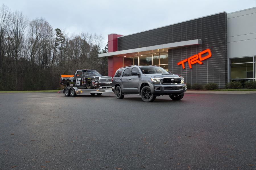  Toyota Sequoia TRD Sport 2017 года  (фото 4 из 5)